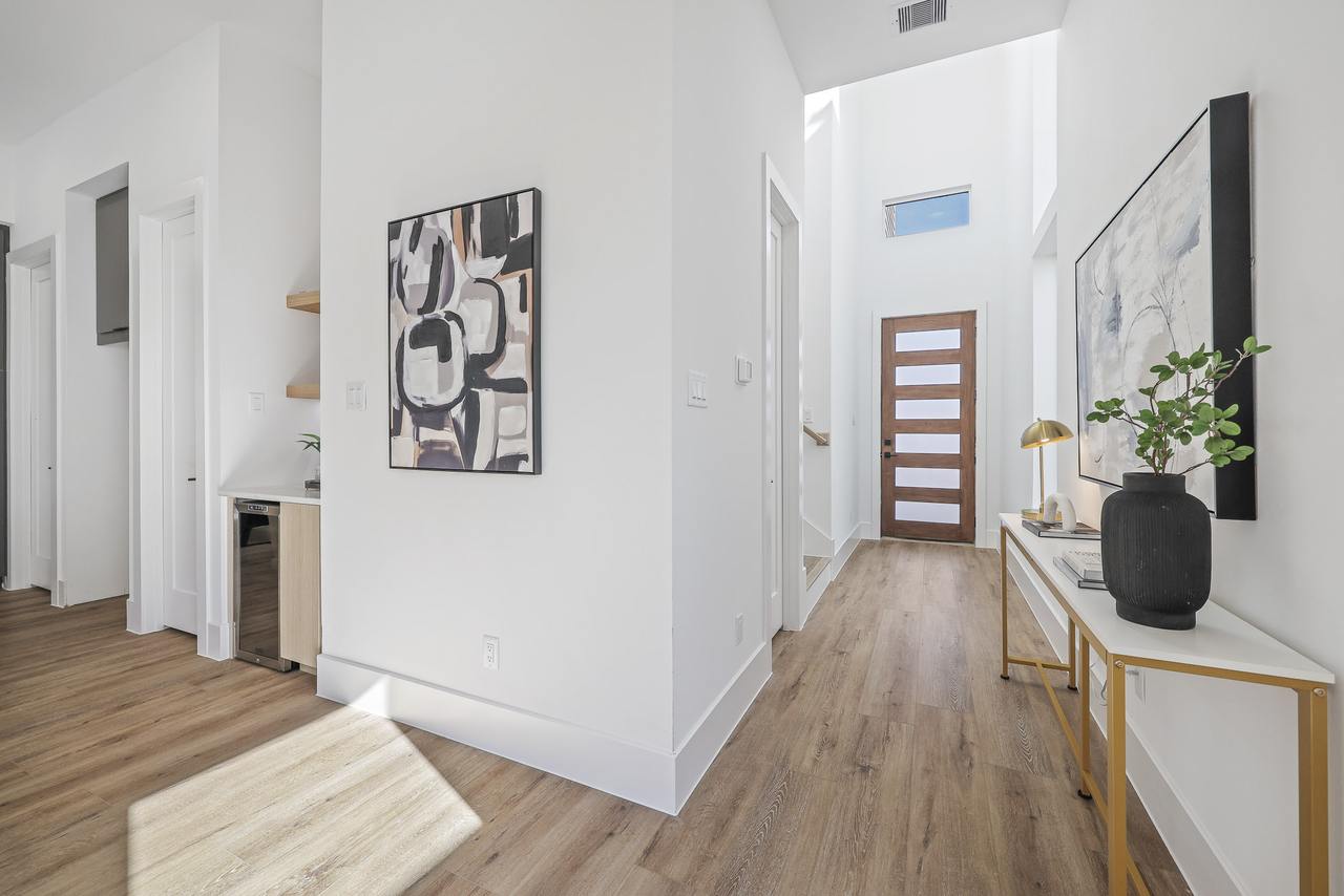 Foyer & staircase