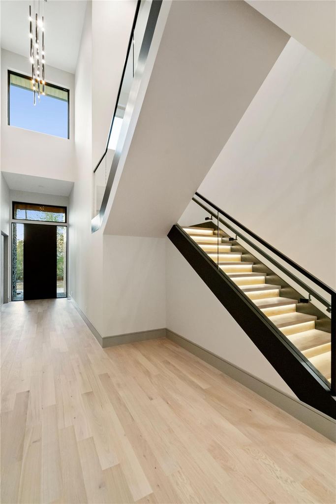 Entry foyer & staircase